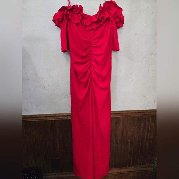 NWOT Xscape Ruffle Off the Shoulder Crepe Column Gown 18W Red - Picture 3 of 6